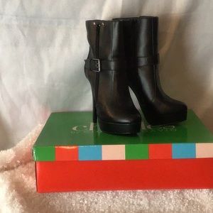 Charles by Charles David “barri” platform boots 6
